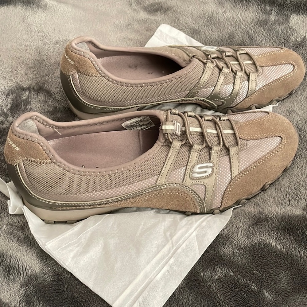 Sketchers slip on sneakers